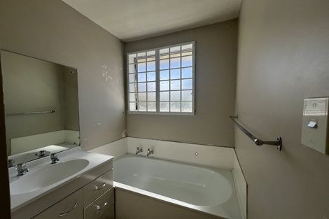 Photo of property in 2/98 Peverel Street, Riccarton, Christchurch, 8041