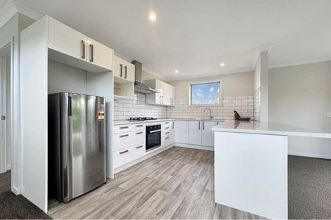 Photo of property in 16 Burgundy Drive, Martinborough, 5711