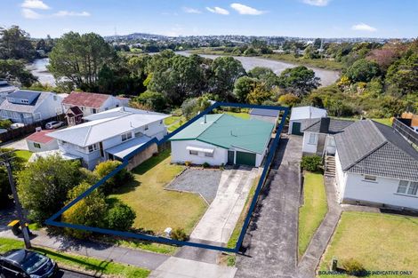 Photo of property in 35 Beaubank Road, Kelston, Auckland, 0602