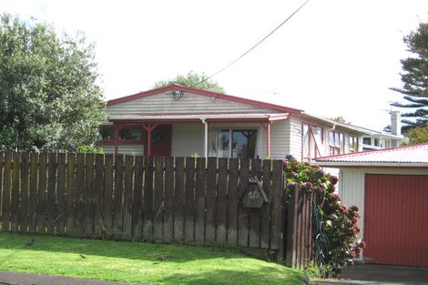 Photo of property in 2a Enderby Drive, Te Atatu Peninsula, Auckland, 0610