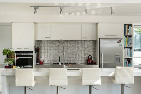 Photo of property in 116 Karewa Parade, Papamoa Beach, Papamoa, 3118