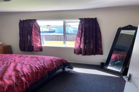 Photo of property in 11 Heather Street, Levin, 5510