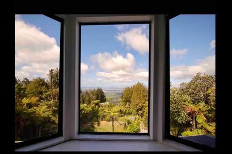 Photo of property in 556 Scenic Drive, Waiatarua, Auckland, 0612