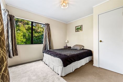 Photo of property in 560 Scenic Drive, Waiatarua, Auckland, 0612