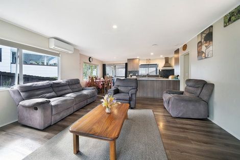 Photo of property in 1 Riesling Place, Henderson, Auckland, 0612