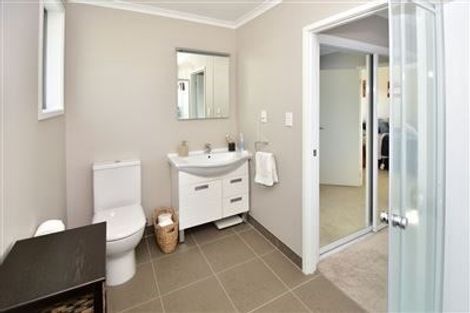 Photo of property in 1a Tindalls Bay Road, Tindalls Beach, Whangaparaoa, 0930