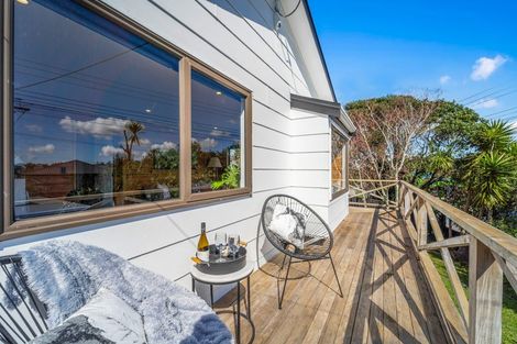 Photo of property in 1/80 Browns Bay Road, Rothesay Bay, Auckland, 0630