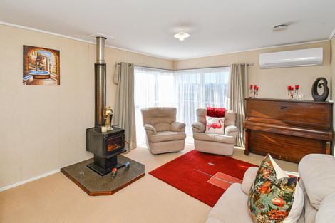 Photo of property in 14 Valencia Place, Manurewa, Auckland, 2102