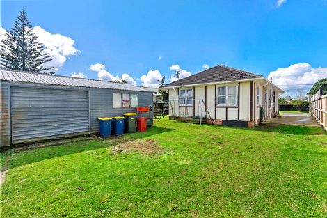 Photo of property in 92 Gloria Avenue, Te Atatu Peninsula, Auckland, 0610