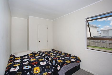 Photo of property in 17 Pukeroa Place, Papakura, 2110
