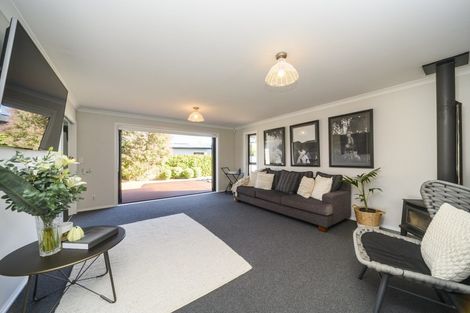 Photo of property in 25 Trump Place, Kelvin Grove, Palmerston North, 4414