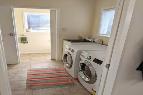 Photo of property in 90 Exmouth Road, Northcote, Auckland, 0627