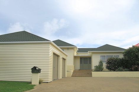 Photo of property in 27 Cecil Road, Tawa, Wellington, 5028