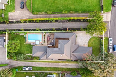 Photo of property in 32 Cockle Bay Road, Cockle Bay, Auckland, 2014