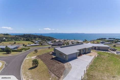 Photo of property in 3 Sunrise Place, Cable Bay, 0420