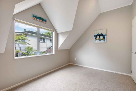 Photo of property in 2/19 Pemberton Avenue, Bayview, Auckland, 0629