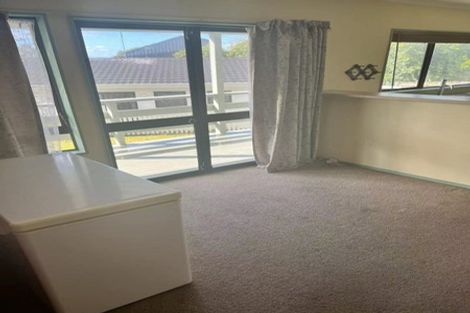 Photo of property in 2/491 Glenfield Road, Glenfield, Auckland, 0629