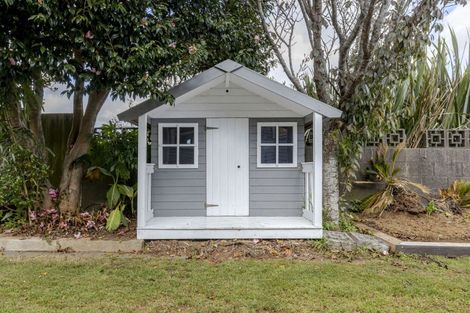 Photo of property in 25 Waiwera Place, Merrilands, New Plymouth, 4312