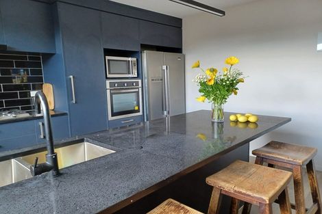 Photo of property in 15 Huia Road, Point Chevalier, Auckland, 1022