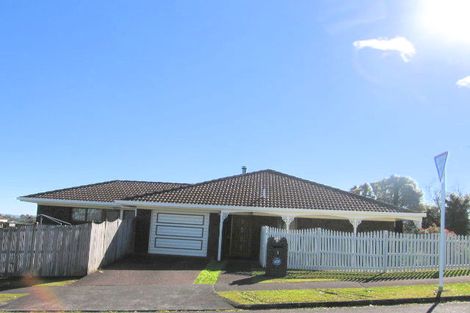 Photo of property in 1 Kingsclere Place, Goodwood Heights, Auckland, 2105