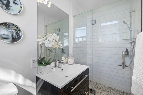 Photo of property in 11 Burns Street, Westown, New Plymouth, 4310