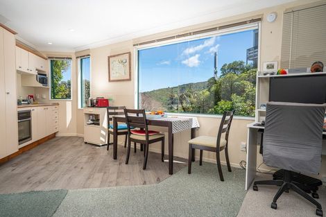 Photo of property in 2 Huntingdon Street, Northland, Wellington, 6012
