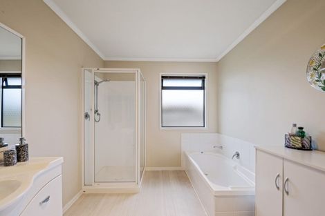 Photo of property in 14 Lakemere Way, Kinloch, Taupo, 3377