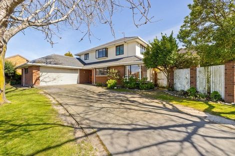 Photo of property in 13 Broadfell Avenue, Avonhead, Christchurch, 8042