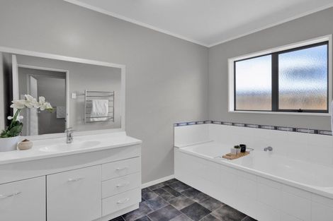 Photo of property in 21 Halyard Close, Flagstaff, Hamilton, 3210