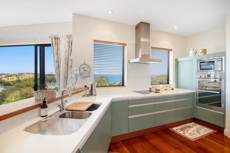Photo of property in 52 Balboa Drive, Matakatia, Whangaparaoa, 0930