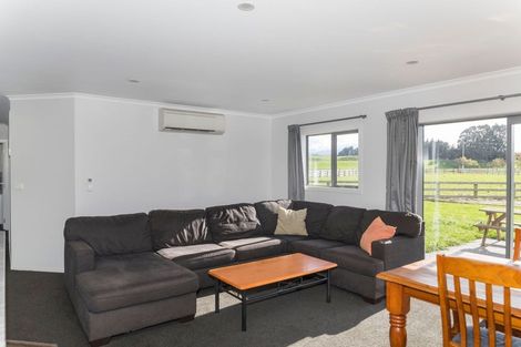 Photo of property in 220 Cowper Road, Dannevirke, 4976