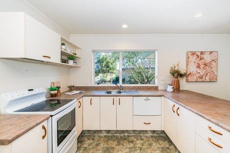 Photo of property in 7 Villa Grove, Paraparaumu, 5032