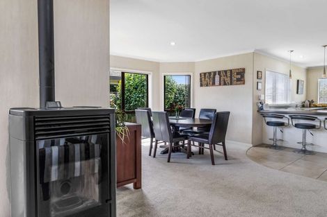 Photo of property in 9 Barry Curtis Place, Levin, 5510
