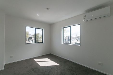 Photo of property in 17e Martin Place, Kelston, Auckland, 0602