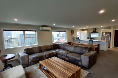 Photo of property in 2/20 Glanmire Road, Newlands, Wellington, 6037