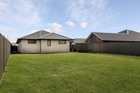 Photo of property in 39 Hammick Crescent, Pyes Pa, 3112