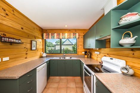 Photo of property in 9 Hurworth Grove, Waikanae, 5036