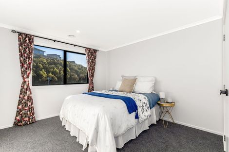 Photo of property in 2 Opaoa Way, Aotea, Porirua, 5024