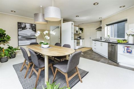 Photo of property in 99a Queen Street, Northcote Point, Auckland, 0627