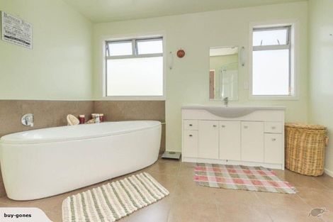 Photo of property in 16 Manly Street, Paraparaumu Beach, Paraparaumu, 5032