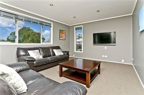 Photo of property in 2 Wykeham Place, Glenfield, Auckland, 0629