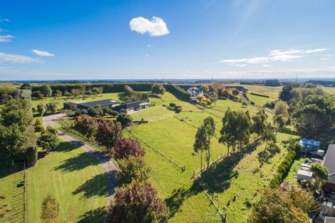 Photo of property in 17 Oram Drive, Turitea, Palmerston North, 4472