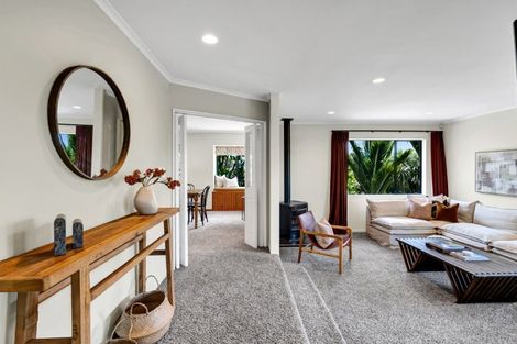 Photo of property in 15 Del Mar Place, Merrilands, New Plymouth, 4312