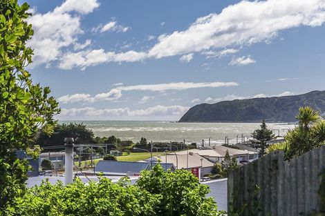 Photo of property in 88a Mana Esplanade, Paremata, Porirua, 5026