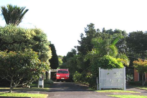 Photo of property in 3 Craigbank Avenue, New Lynn, Auckland, 0600