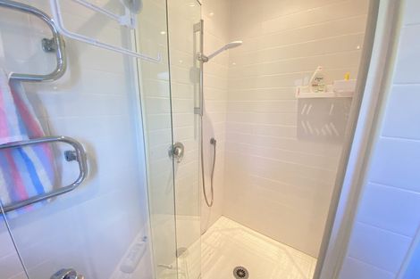 Photo of property in 6e Clearwater Cove, West Harbour, Auckland, 0618