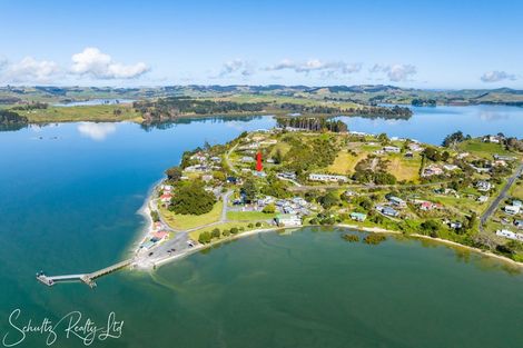 Photo of property in 2 Cliff Street, Pahi, Paparoa, 0571