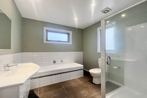 Photo of property in 4 Coates Grove, Silverstream, Upper Hutt, 5019