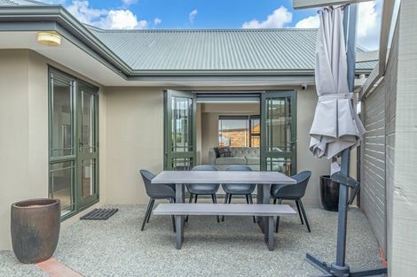 Photo of property in 19 Strachan Way, Highbury, Palmerston North, 4412