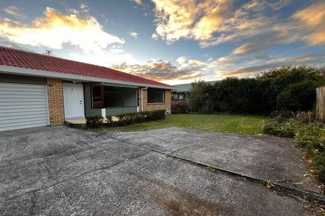 Photo of property in 3/4144 Great North Road, Glendene, Auckland, 0602